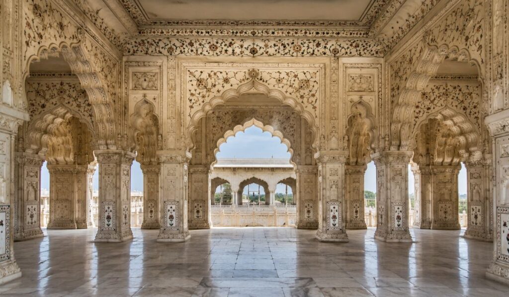 Hidden Facts About Agra Fort Most Tourists Don't Know That You Need To Known